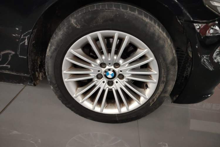 Used BMW 5 Series 2014 520Li Elegant Model Right Front Wheel Hub