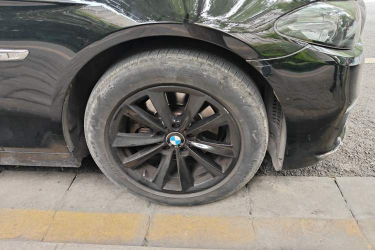 Used BMW 5 Series 2014 520Li Elegant Model Right Front Wheel Hub