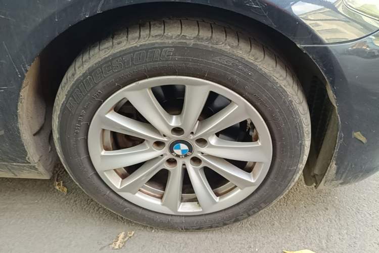 Used BMW 5 Series 2014 520Li Elegant Model Right Front Wheel Hub