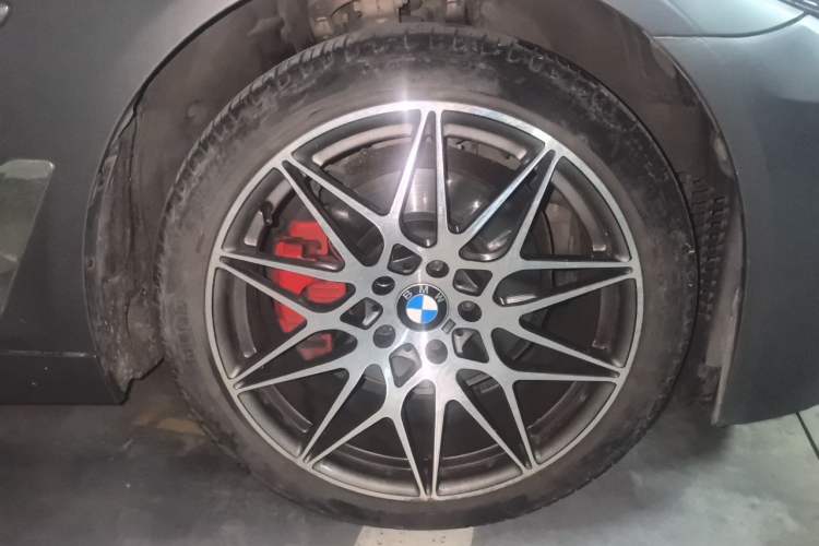 Used BMW 5 Series 2014 525Li Leading Model Right Front Wheel Hub
