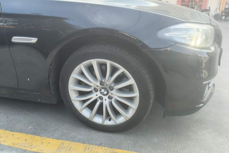 Used BMW 5 Series 2014 525Li Luxury Design Package Right Front Wheel Hub