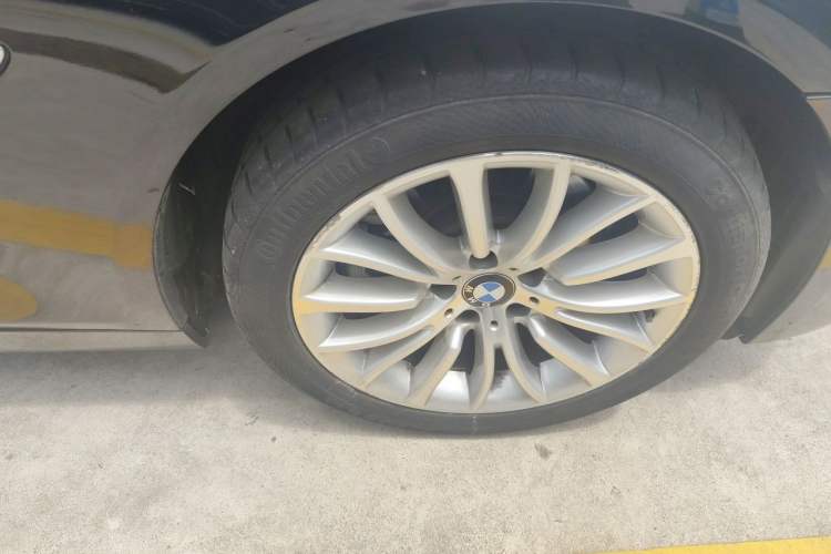 Used BMW 5 Series 2014 525Li Luxury Design Package Right Front Wheel Hub