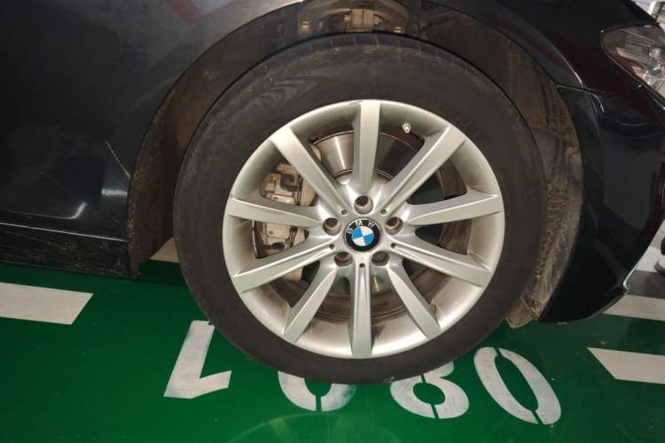 Used BMW 5 Series 2014 535Li Leading Model Right Front Wheel Hub