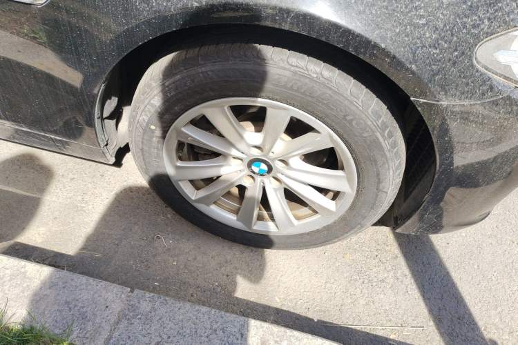 Used BMW 5 Series 2014 520Li Elegant Model Right Front Wheel Hub