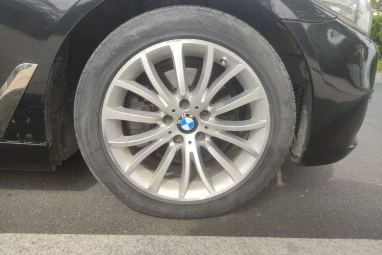 Used BMW 5 Series 2014 525Li Luxury Design Package Right Front Wheel Hub