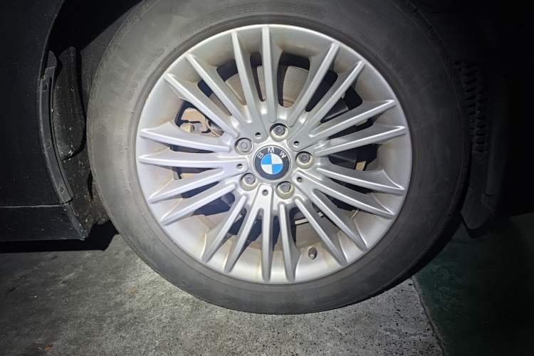Used BMW 5 Series 2014 525Li Leading Model Right Front Wheel Hub