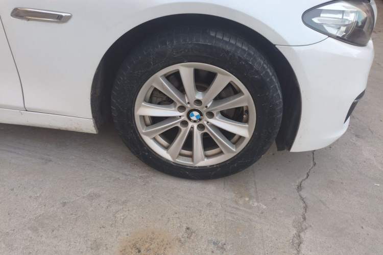 Used BMW 5 Series 2014 520Li Elegant Model Right Front Wheel Hub