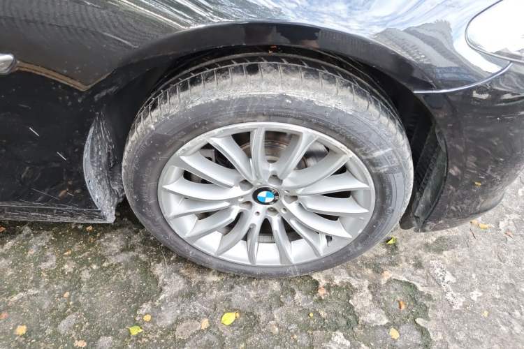 Used BMW 5 Series 2014 525Li Luxury Design Package Right Front Wheel Hub