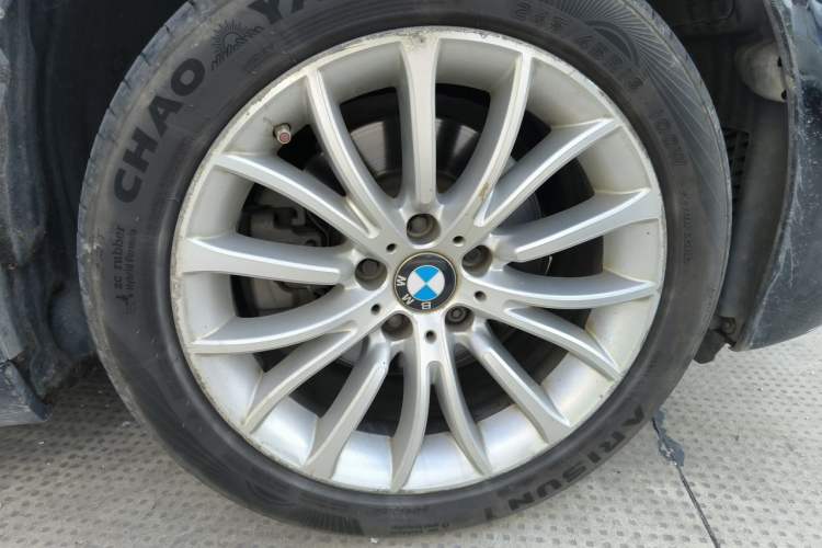 Used BMW 5 Series 2014 525Li Luxury Design Package Right Front Wheel Hub