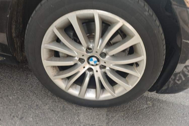 Used BMW 5 Series 2014 525Li Luxury Design Package Right Front Wheel Hub