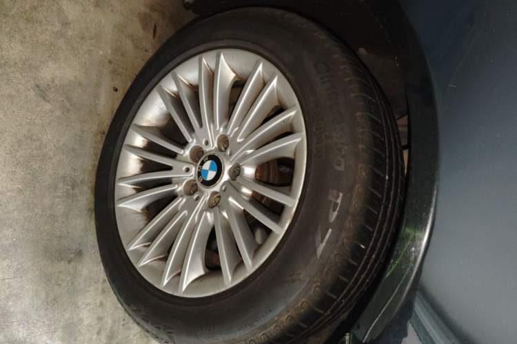 Used BMW 5 Series 2014 525Li Leading Model Right Front Wheel Hub