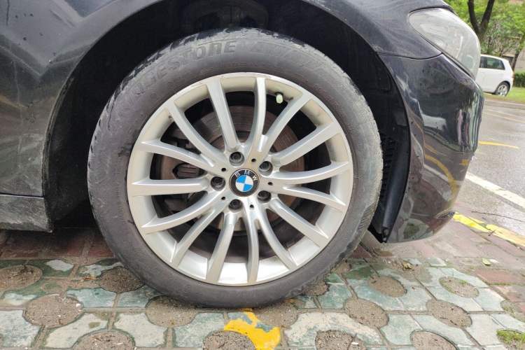 Used BMW 5 Series 2014 520Li Elegant Model Right Front Wheel Hub
