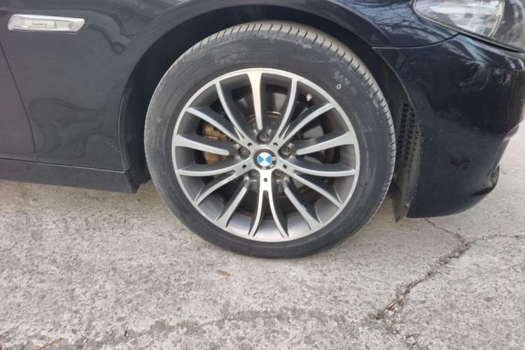 Used BMW 5 Series 2014 525Li Luxury Design Package Right Front Wheel Hub