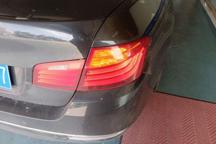 Used BMW 5 Series 2014 525Li Luxury Design Package Right Rear Taillight