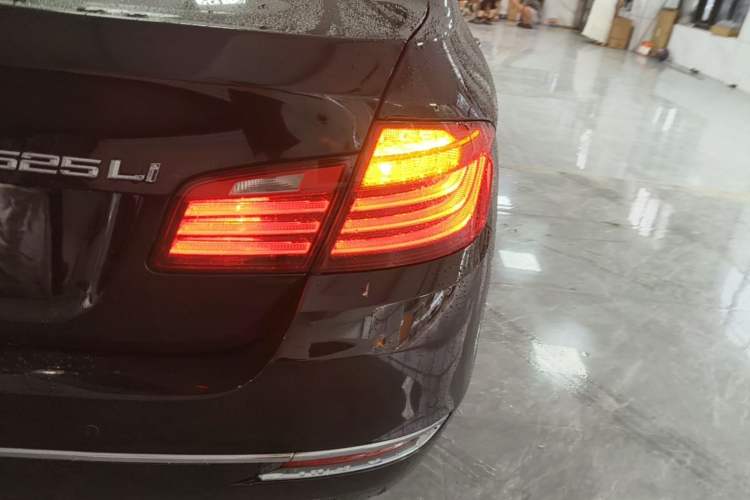 Used BMW 5 Series 2014 525Li Luxury Design Package Right Rear Taillight
