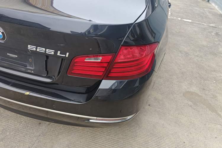 Used BMW 5 Series 2014 525Li Luxury Design Package Right Rear Taillight