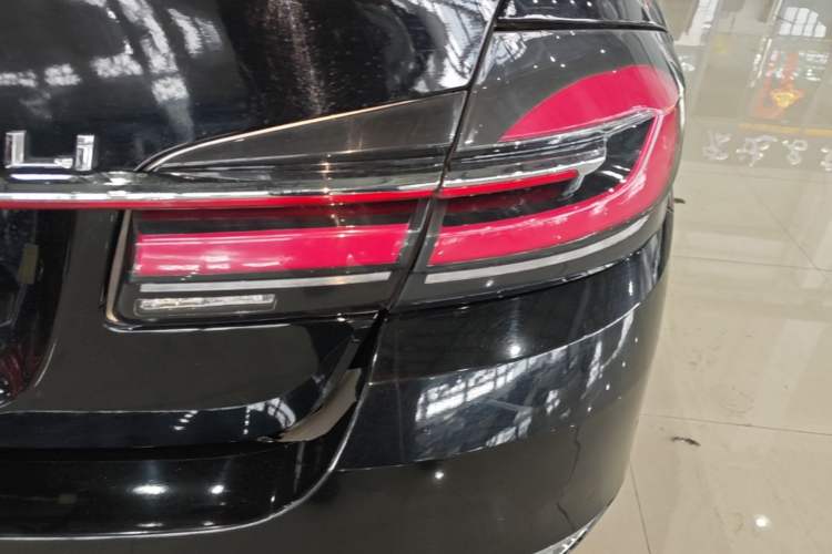 Used BMW 5 Series 2014 525Li Luxury Design Package Right Rear Taillight