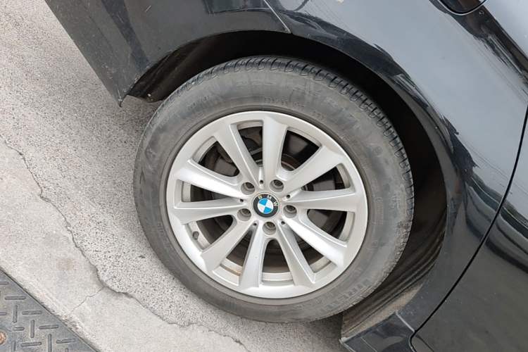 Used BMW 5 Series 2014 520Li Elegant Model Right Rear Wheel Hub