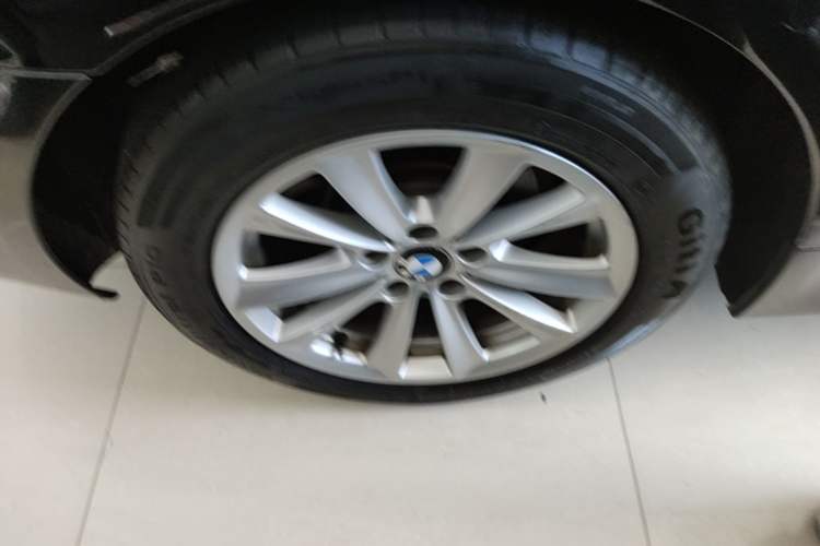 Used BMW 5 Series 2014 520Li Elegant Model Right Rear Wheel Hub