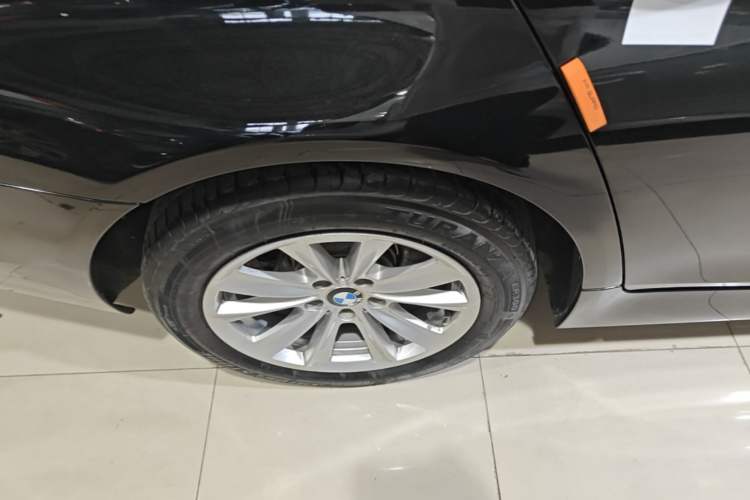 Used BMW 5 Series 2014 520Li Elegant Model Right Rear Wheel Hub