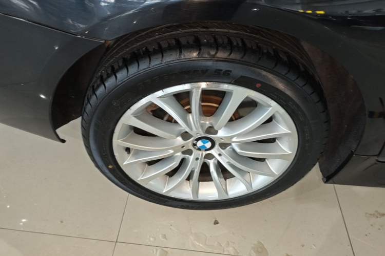 Used BMW 5 Series 2014 525Li Luxury Design Package Right Rear Wheel Hub