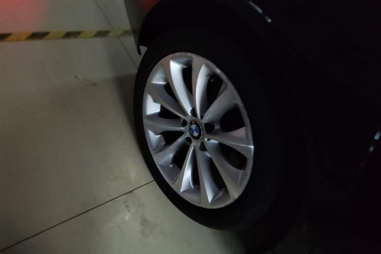 Used BMW 5 Series 2014 528Li Leading Model Right Rear Wheel Hub