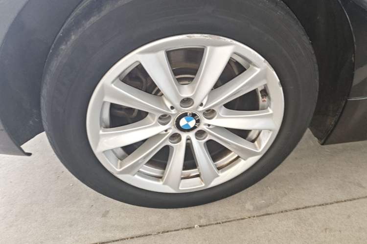 Used BMW 5 Series 2014 520Li Elegant Model Right Rear Wheel Hub