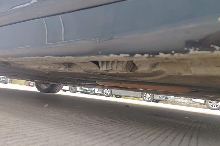 Used BMW 5 Series 2014 525Li Luxury Design Package Right Side Sill