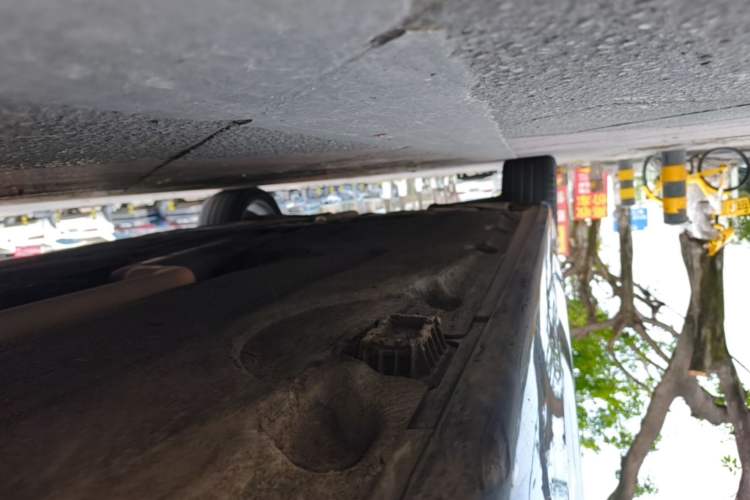 Used BMW 5 Series 2014 525Li Luxury Design Package Right Side Sill