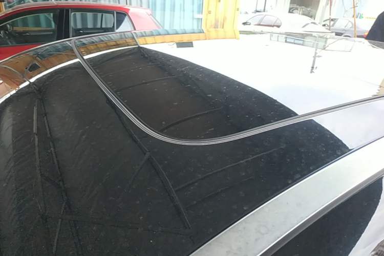 Used BMW 5 Series 2014 535Li Leading Model Roof