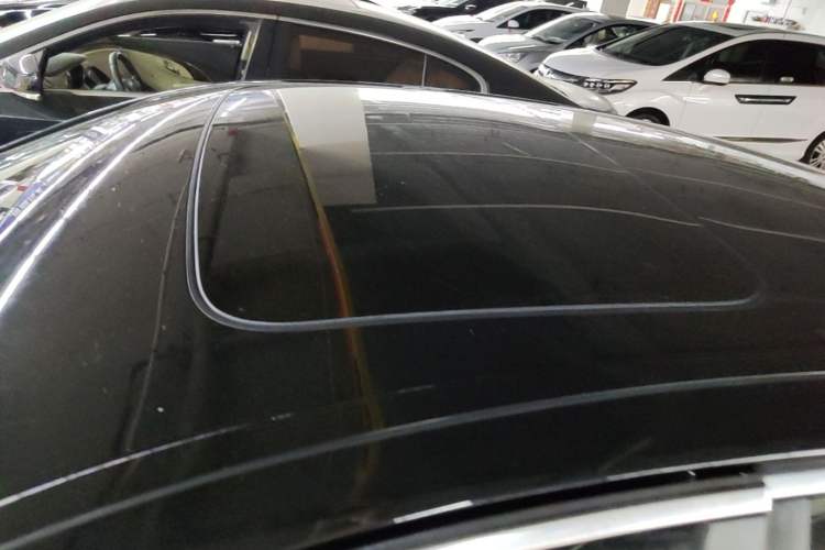 Used BMW 5 Series 2014 528Li Leading Model Roof