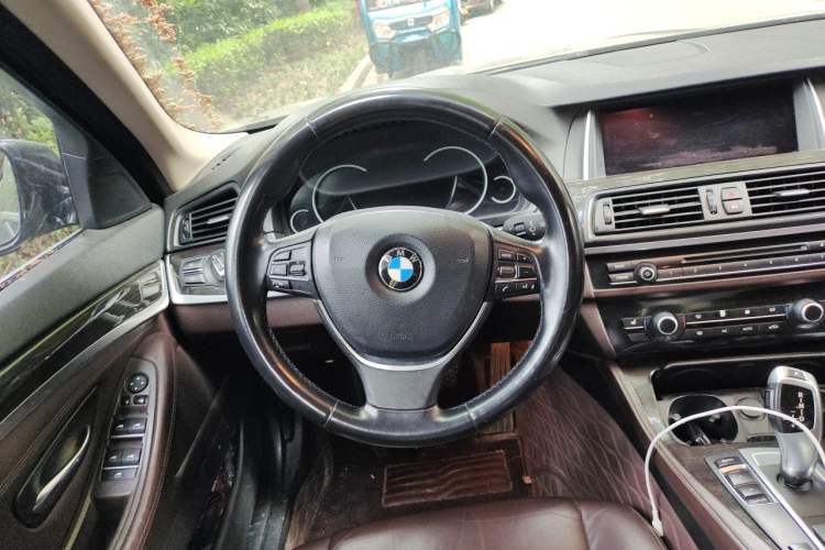 Used BMW 5 Series 2014 525Li Luxury Design Package Steering Wheel