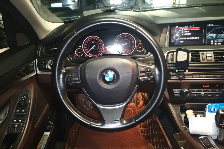 Used BMW 5 Series 2014 525Li Luxury Design Package Steering Wheel