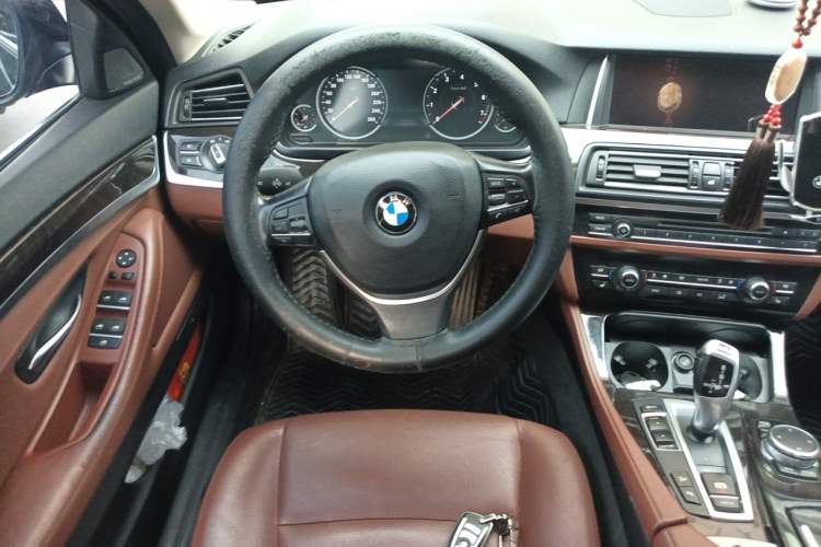 Used BMW 5 Series 2014 528Li xDrive Premium Edition Steering Wheel