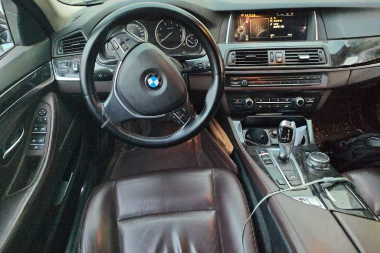 Used BMW 5 Series 2014 525Li Luxury Design Package Steering Wheel