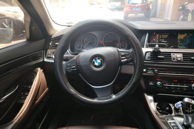 Used BMW 5 Series 2014 525Li Luxury Design Package Steering Wheel