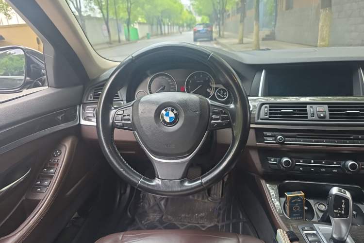 Used BMW 5 Series 2014 525Li Luxury Design Package Steering Wheel
