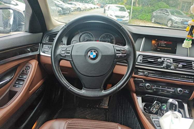 Used BMW 5 Series 2014 525Li Leading Model Steering Wheel