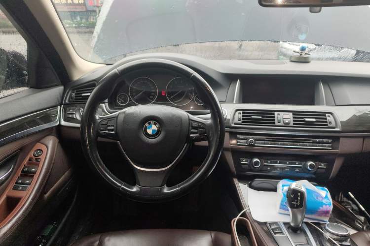 Used BMW 5 Series 2014 525Li Luxury Design Package Steering Wheel