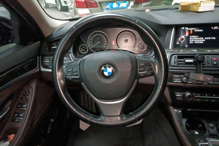 Used BMW 5 Series 2014 525Li Luxury Design Package Steering Wheel