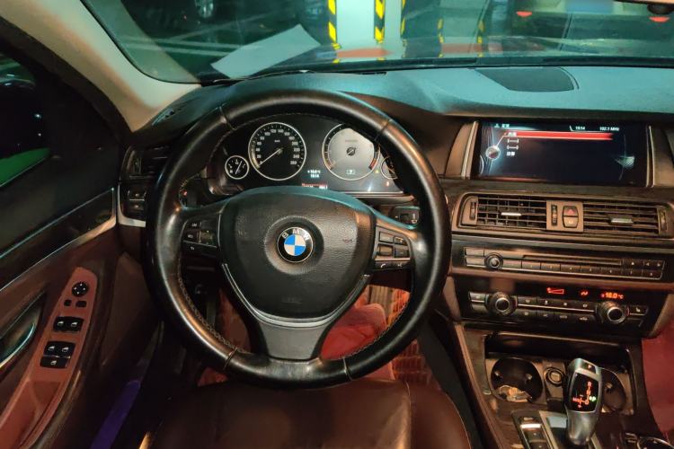 Used BMW 5 Series 2014 525Li Luxury Design Package Steering Wheel