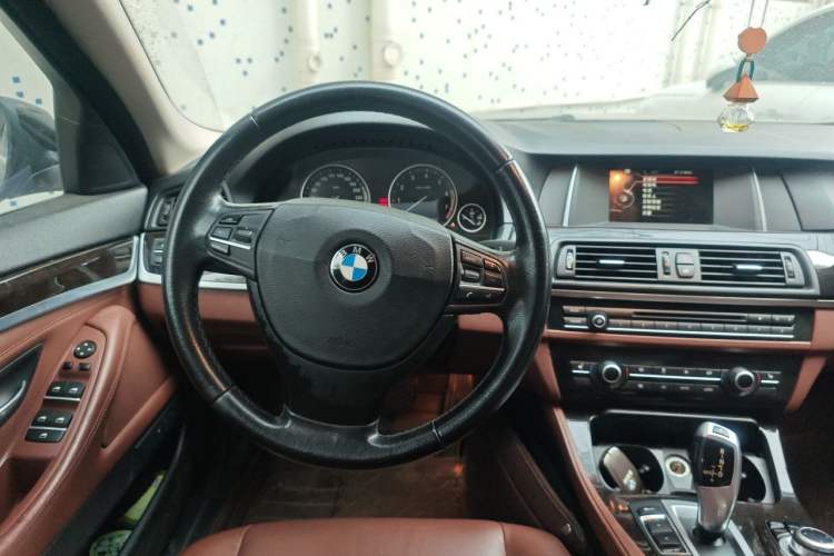 Used BMW 5 Series 2014 525Li Leading Model Steering Wheel