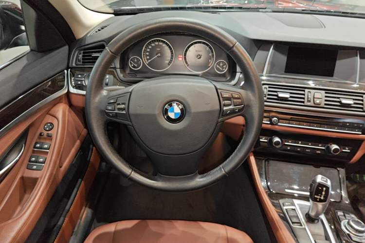 Used BMW 5 Series 2014 525Li Leading Model Steering Wheel