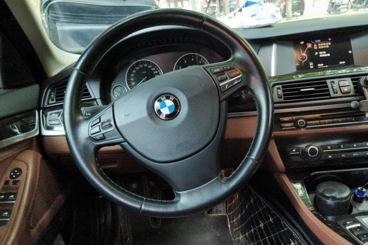 Used BMW 5 Series 2014 525Li Leading Model Steering Wheel