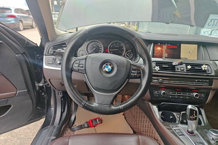 Used BMW 5 Series 2014 525Li Luxury Design Package Steering Wheel