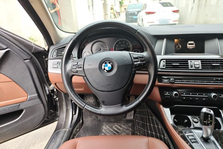 Used BMW 5 Series 2014 525Li Leading Model Steering Wheel