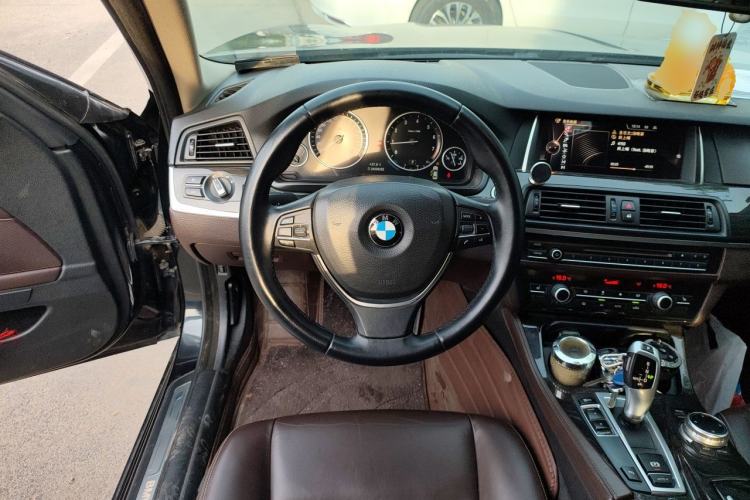 Used BMW 5 Series 2014 525Li Luxury Design Package Steering Wheel