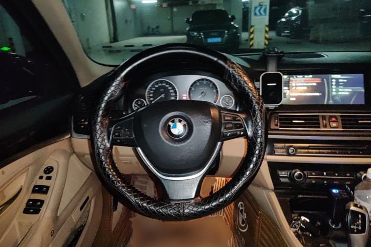 Used BMW 5 Series 2014 525Li Luxury Design Package Steering Wheel