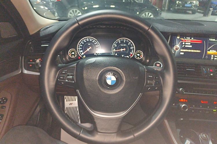 Used BMW 5 Series 2014 525Li Luxury Design Package Steering Wheel