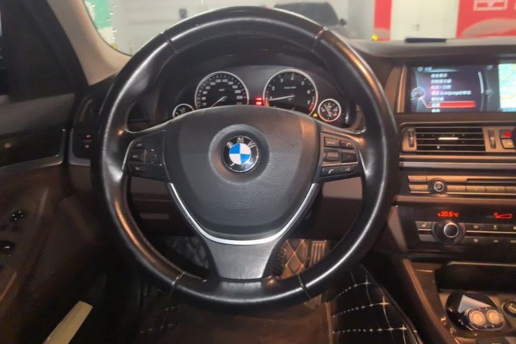 Used BMW 5 Series 2014 525Li Luxury Design Package Steering Wheel